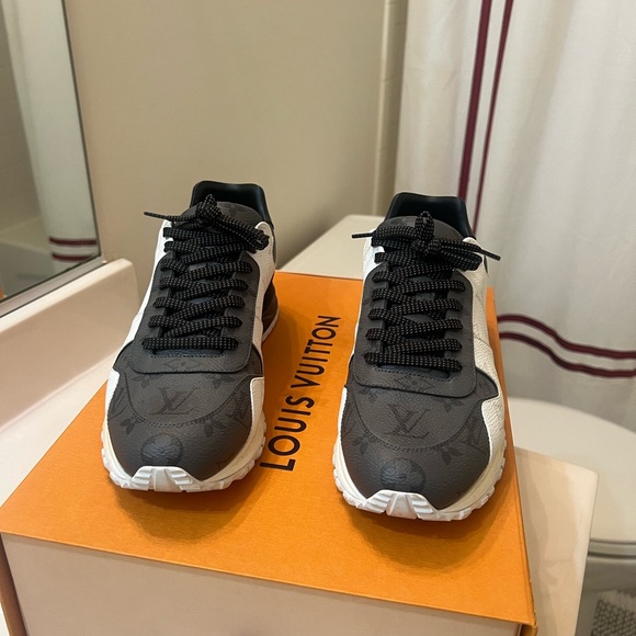 Louis Vuitton men sneakers like new size 5.5UK brown color - Picture 5 of 10